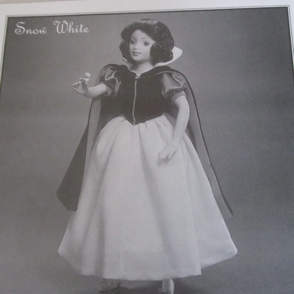 Snow White Porcelain Doll - Picture 4 of 10